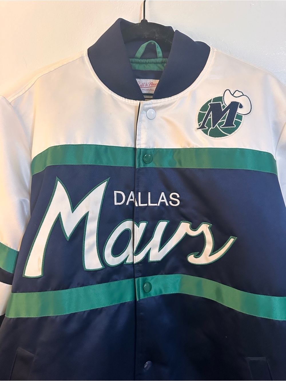 Men’s Dallas Mavericks Mitchell & Ness Navy Hardwood Classic Script Satin - Picture 3 of 6